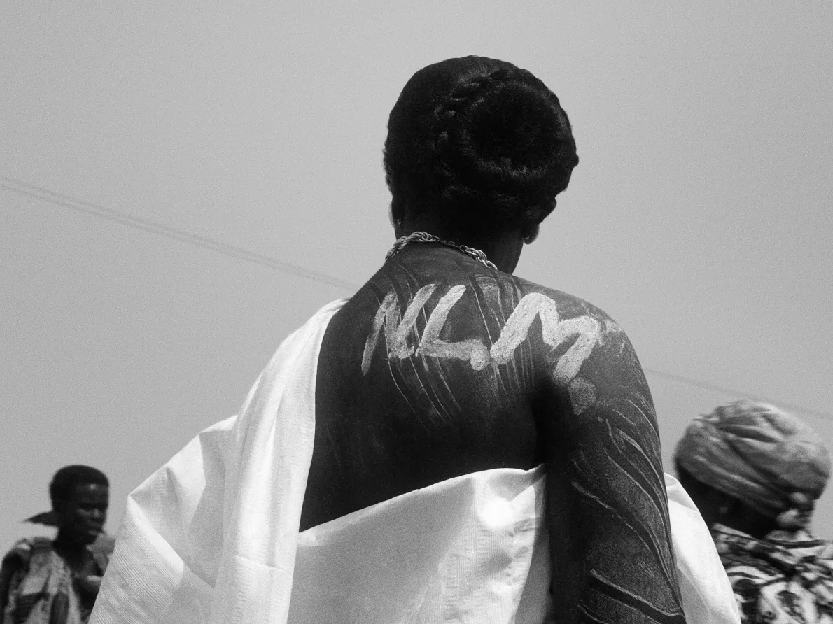 James Barnor (Ghana, b. 1929). National Liberation Movement political rally, Kumasi, 1956 (printed 2010–20). Gelatin silver print. Galerie Clémentine de la Féronnière, Paris. © James Barnor, courtesy Galerie Clémentine de la Féronnière, Paris.