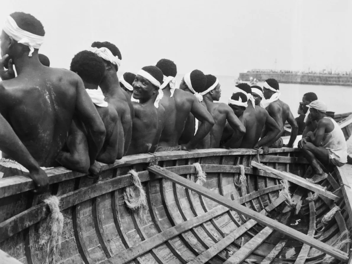 James Barnor (Ghana, b. 1929). Harbor boat race during independence celebrations, Accra Beach, 1957 (printed 2010–20). Gelatin silver print. Galerie Clémentine de la Féronnière, Paris. © James Barnor, courtesy Galerie Clémentine de la Féronnière, Paris.