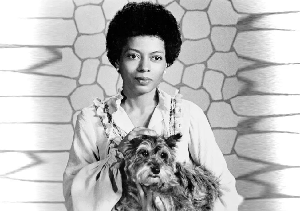 Diana Ross holding Toto in the Wiz